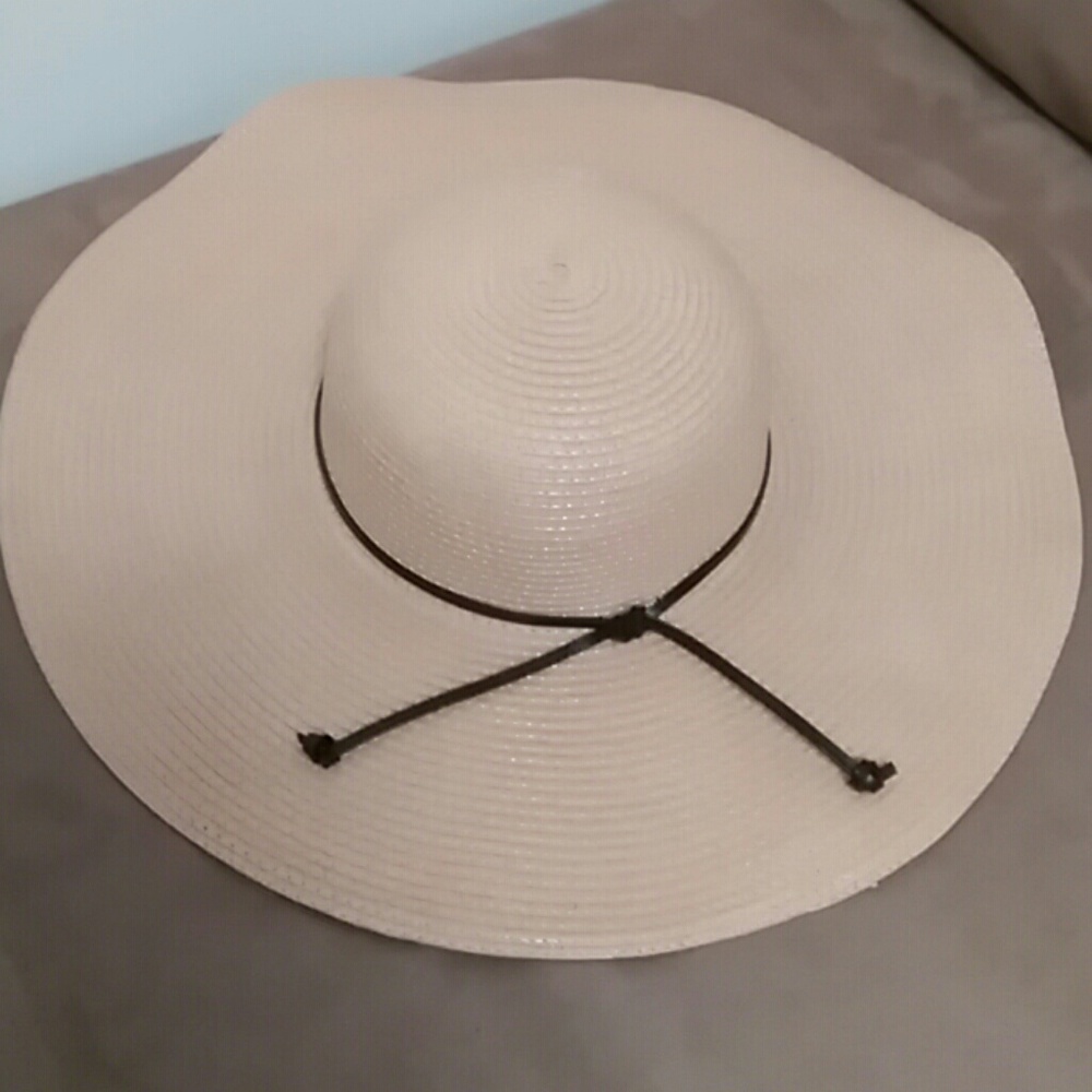 Floppy hat